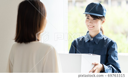Female deliveryman image Female deliveryman image 69763315