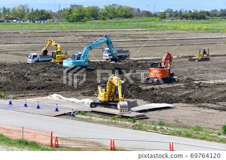 Riverbed field maintenance work Riverbed field maintenance work 69764120