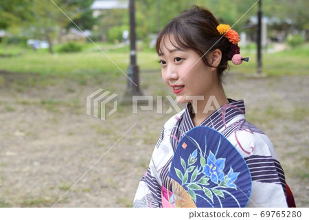 浴衣的日本美女 69765280