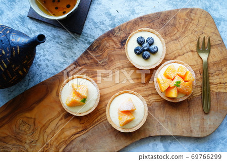 Mango tart Mango tart 69766299