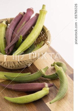 Assortment of 2 types of okra Assortment of 2 types of okra 69766326