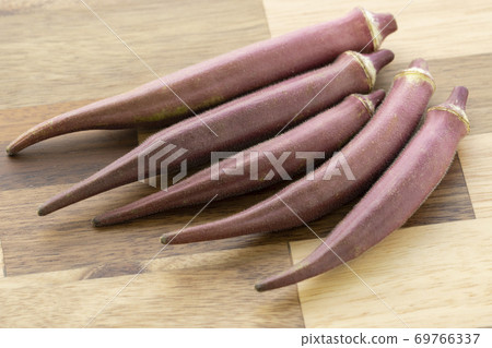 Red okra on the cutting board 69766337