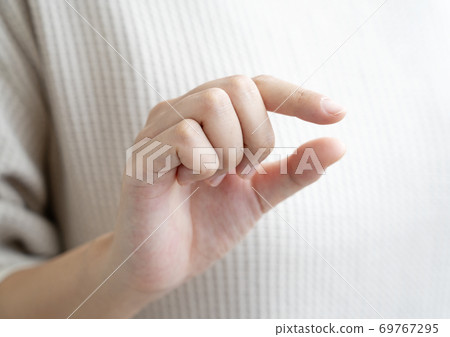 女手 69767295