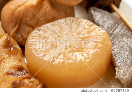 Oden seeds and radish up. 69767339