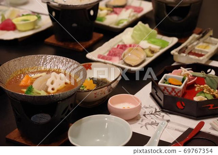 Restaurant dinner 69767354