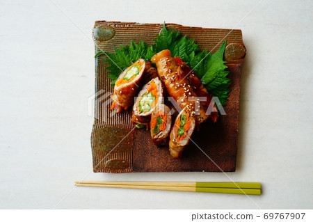 Vegetable meat roll Vegetable meat roll 69767907