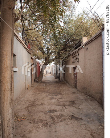 Back alley of Torfan 69768186