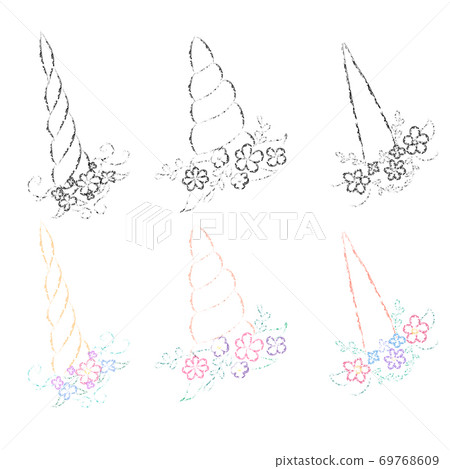 Set of pencil sketches of different unicorn horns with flowers. 69768609