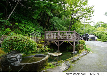 三陸地質公園龍泉洞的一個池塘 三陸地質公園龍泉洞的一個池塘 69769118
