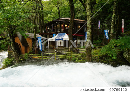 Sanriku Geopark Ryusendo Cave has abundant spring water 69769120