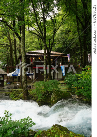 Sanriku Geopark Ryusendo Cave has abundant spring water 69769125