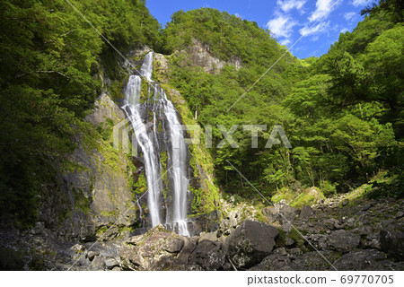 Chihiro Waterfall (Kamikitayama Village, Yoshino District, Nara Prefecture) 69770705
