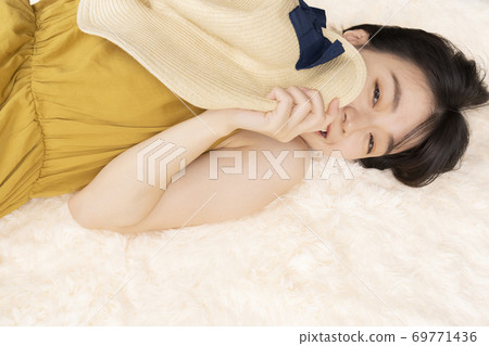 草帽和女人 69771436