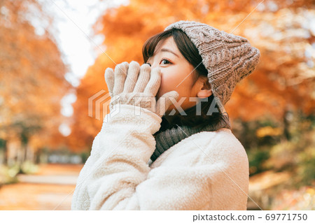 Girl standing in a winter park 69771750