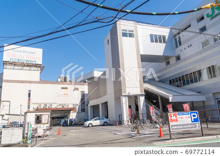 Scenery in front of the station Kikuna Station Scenery in front of the station Kikuna Station 69772114