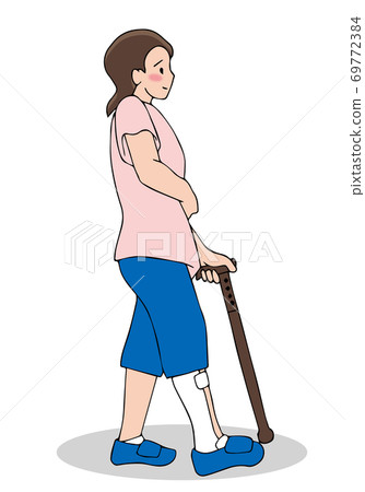 一個女人帶著拐杖穿著腳踝腳設備行走 一個女人帶著拐杖穿著腳踝腳設備行走 69772384