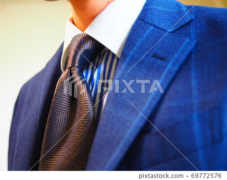 Suit style Suit style 69772576