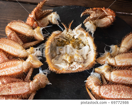 日本毛蟹。被剝皮的煮沸的螃蟹的特寫鏡頭。 69772986