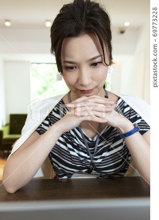 Think businesswoman 69773228