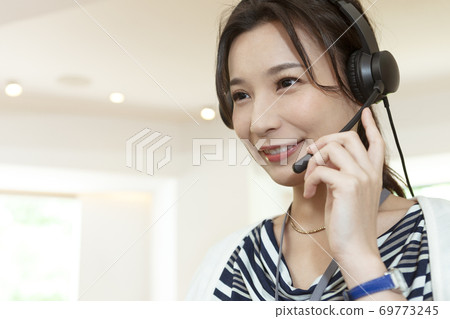 有收入的女商人 69773245