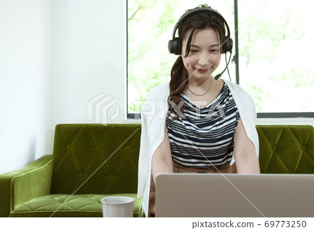 在線開會的女商人 69773250