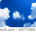  藍天和雲彩 69773869