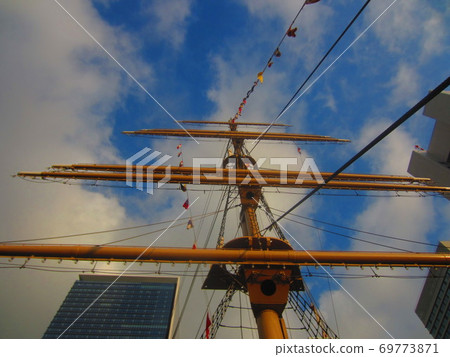 Hamamatsucho mast and blue sky Hamamatsucho mast and blue sky 69773871