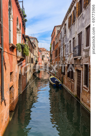 Venice cityscape - Italy Venice cityscape - Italy 69773966