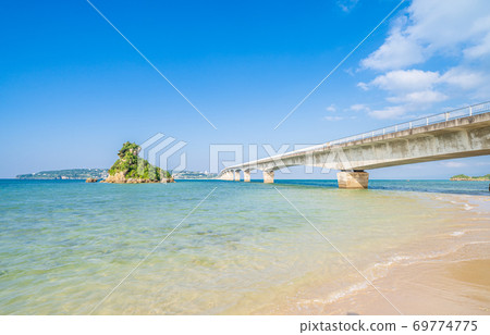 沖繩縣古栗島的古栗大橋大橋 沖繩縣古栗島的古栗大橋大橋 69774775