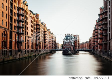 Long exposure view of the Warehouse District or Speicherstadt in Hamburg. Wandrahmsfleet canal 69777901