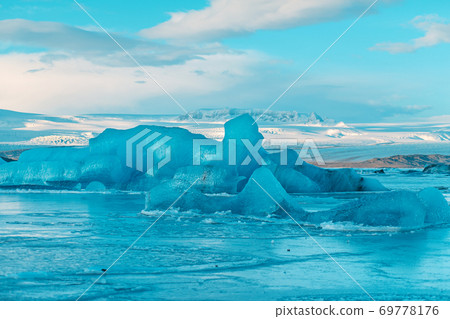 Incredible natural landscape largest glacier on the island in Iceland in winter Incredible natural landscape largest glacier on the island in Iceland in winter 69778176