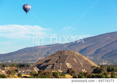 Pyramid in Mexico 69778373