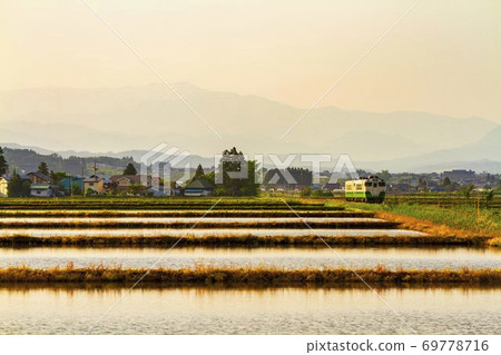 Tadami Line train running through the paddy fields at dusk, Aizumisato Town, Fukushima Prefecture Tadami Line train running through the paddy fields at dusk, Aizumisato Town, Fukushima Prefecture 69778716