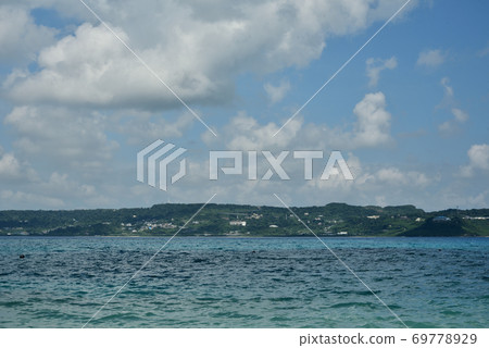 從小岡島看的沖繩本島 從小岡島看的沖繩本島 69778929