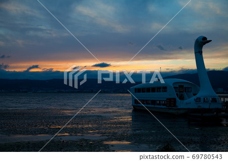 Lake Suwa at dusk, Shiratori Maru 69780543