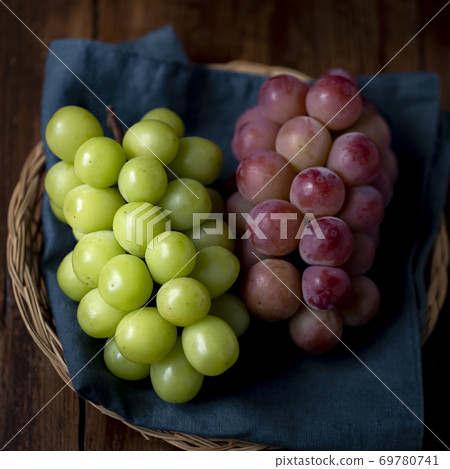 Shine Muscat and Queen Nina 69780741