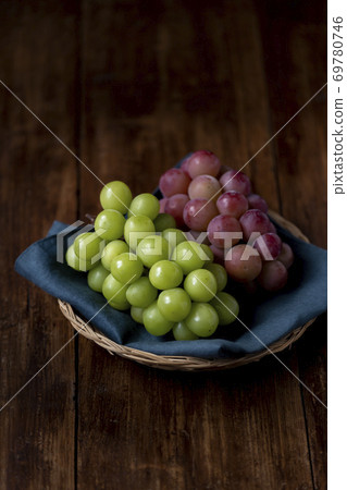 Shine Muscat and Queen Nina 69780746