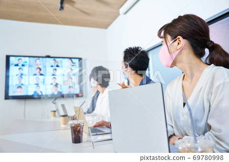 Men and women who hold online meetings Video conferencing Rental office Remote work Telework 69780998