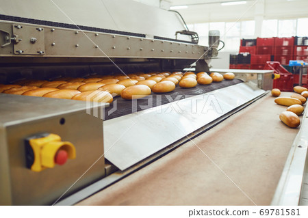 Automatic bakery production line with bread in bakery factory 69781581