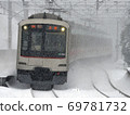 Tokyu 5000 series running in heavy snow 69781732