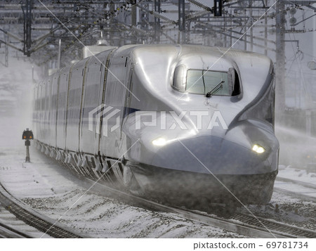 Shinkansen N700 series running in sprinkler operation Shinkansen N700 series running in sprinkler operation 69781734