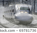 Shinkansen 700 series running in sprinkler operation 69781736