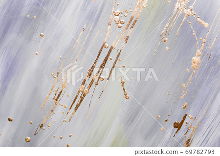 Abstract Gold potal brush strokes and stains on lilac pastel marble background or texture 69782793
