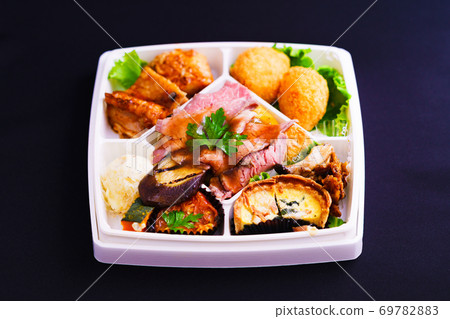 Order the hors d'oeuvre set online [How to spend Christmas with Corona] 69782883