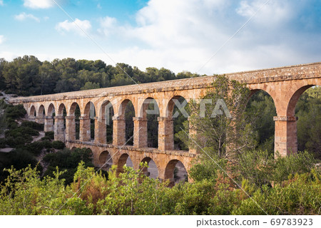A XVI century aqueduct in Portugal A XVI century aqueduct in Portugal 69783923