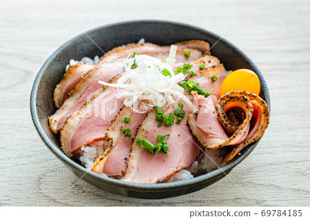 鴨肉里脊碗 69784185