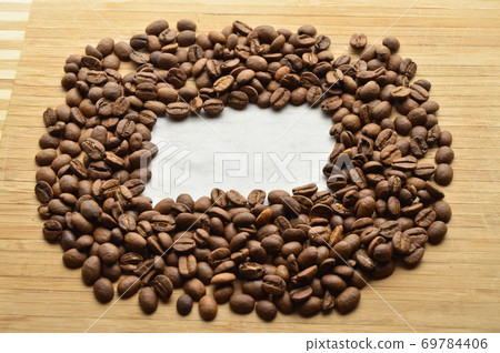 Carefully selected and roasted fresh coffee beans, 69784406