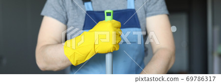 Handyman or disposable man Handyman or disposable man 69786317