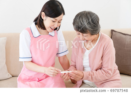 Senior body temperature measurement 69787548