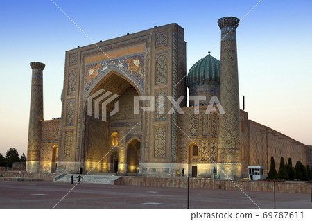 Registan Square, central square of  Samarkand at night. Uzbekistan.. 69787611
